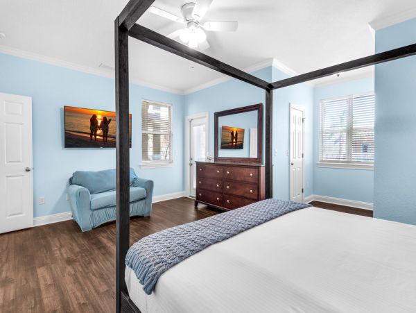 Destin Vacation Rental - Six Bedroom Home with Pool & Balconies