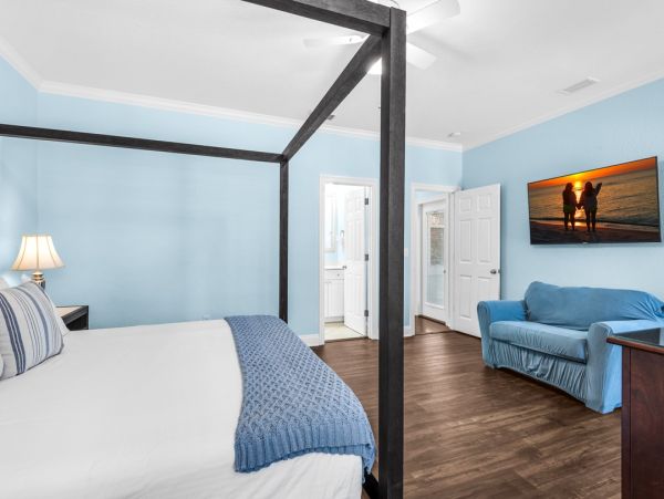 Destin Vacation Rental - Six Bedroom Home with Pool & Balconies