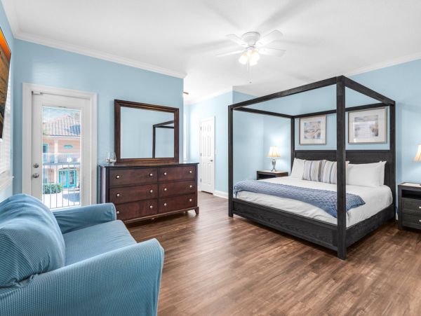 Destin Vacation Rental - Six Bedroom Home with Pool & Balconies