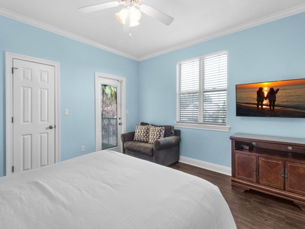 Destin Vacation Rental - Six Bedroom Home with Pool & Balconies