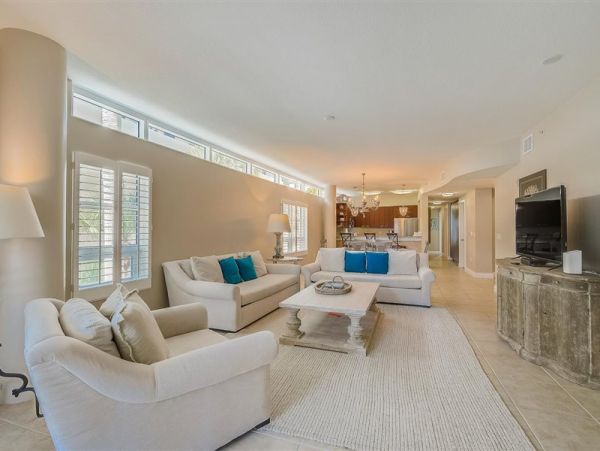 Beautiful 3 Bedroom Vacation Condo On Beach in Siesta Key