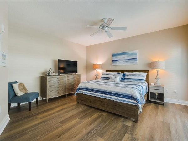 Beautiful 3 Bedroom Vacation Condo On Beach in Siesta Key