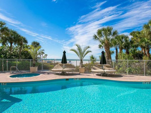 Beautiful 3 Bedroom Vacation Condo On Beach in Siesta Key