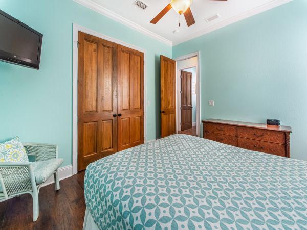 Destin Five Bedroom Vacation Home Sleeps 16 Guests