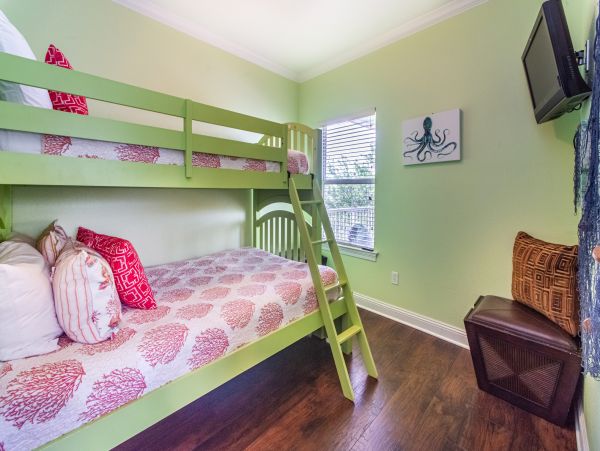 Destin Five Bedroom Vacation Home Sleeps 16 Guests