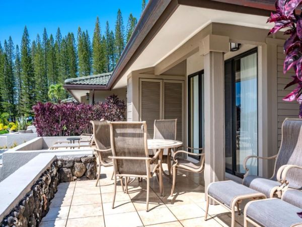 Short Walk to Beach Lahaina Vacation Villa Two Bedrooms