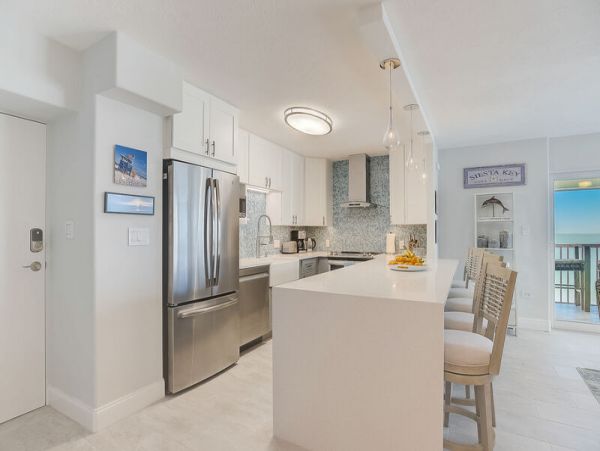 SIesta Key Great Three Bedroom Gulf Front Condo with Pool