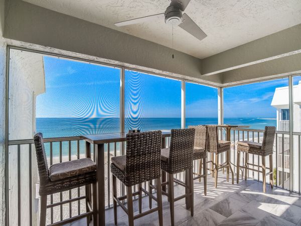 SIesta Key Great Three Bedroom Gulf Front Condo with Pool