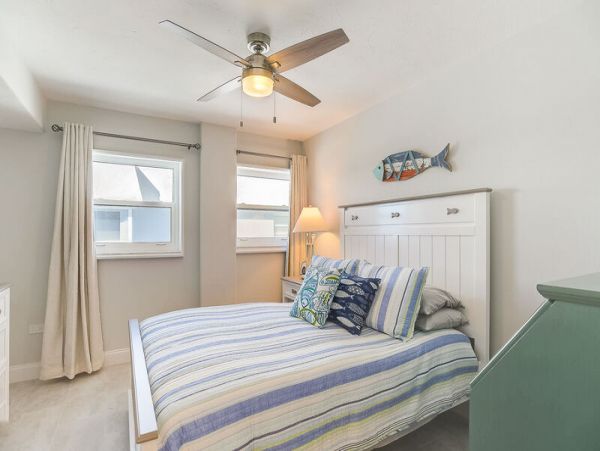 SIesta Key Great Three Bedroom Gulf Front Condo with Pool