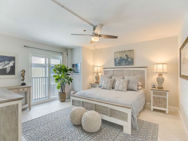 SIesta Key Great Three Bedroom Gulf Front Condo with Pool