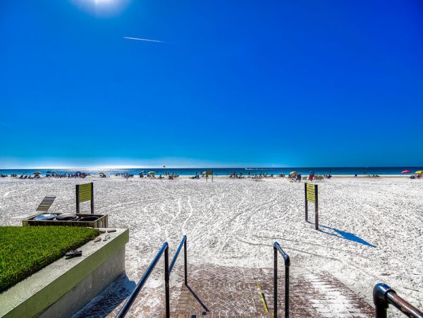 SIesta Key Great Three Bedroom Gulf Front Condo with Pool