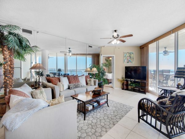 Destin 3 Bedroom Condo with waterfront balcony