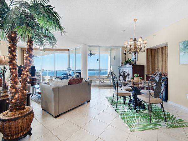 Destin 3 Bedroom Condo with waterfront balcony
