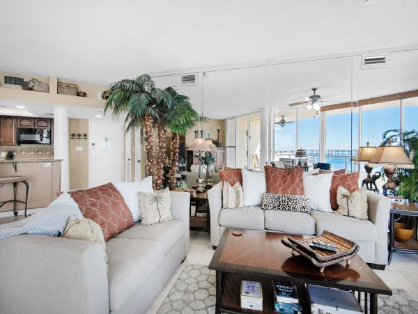 Destin 3 Bedroom Condo with waterfront balcony