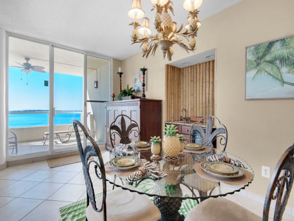 Destin 3 Bedroom Condo with waterfront balcony