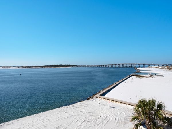 Destin 3 Bedroom Condo with waterfront balcony