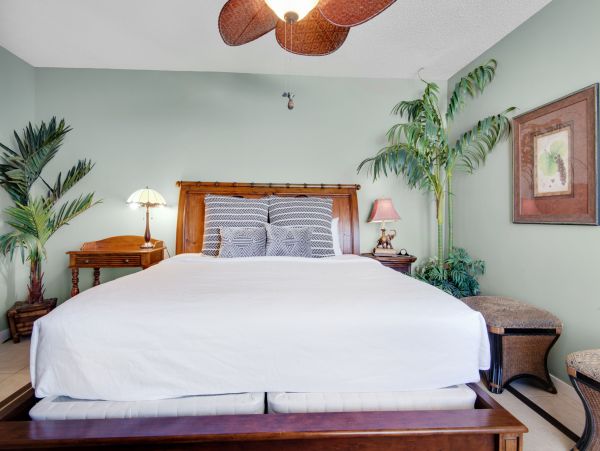 Destin 3 Bedroom Condo with waterfront balcony