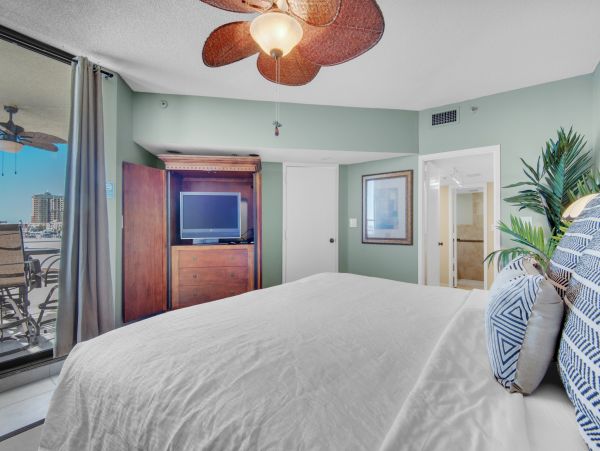 Destin 3 Bedroom Condo with waterfront balcony