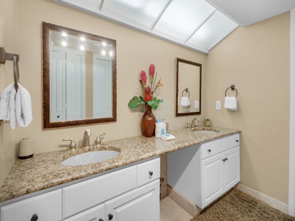 Destin 3 Bedroom Condo with waterfront balcony