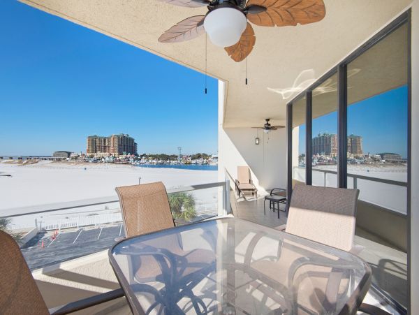 Destin 3 Bedroom Condo with waterfront balcony