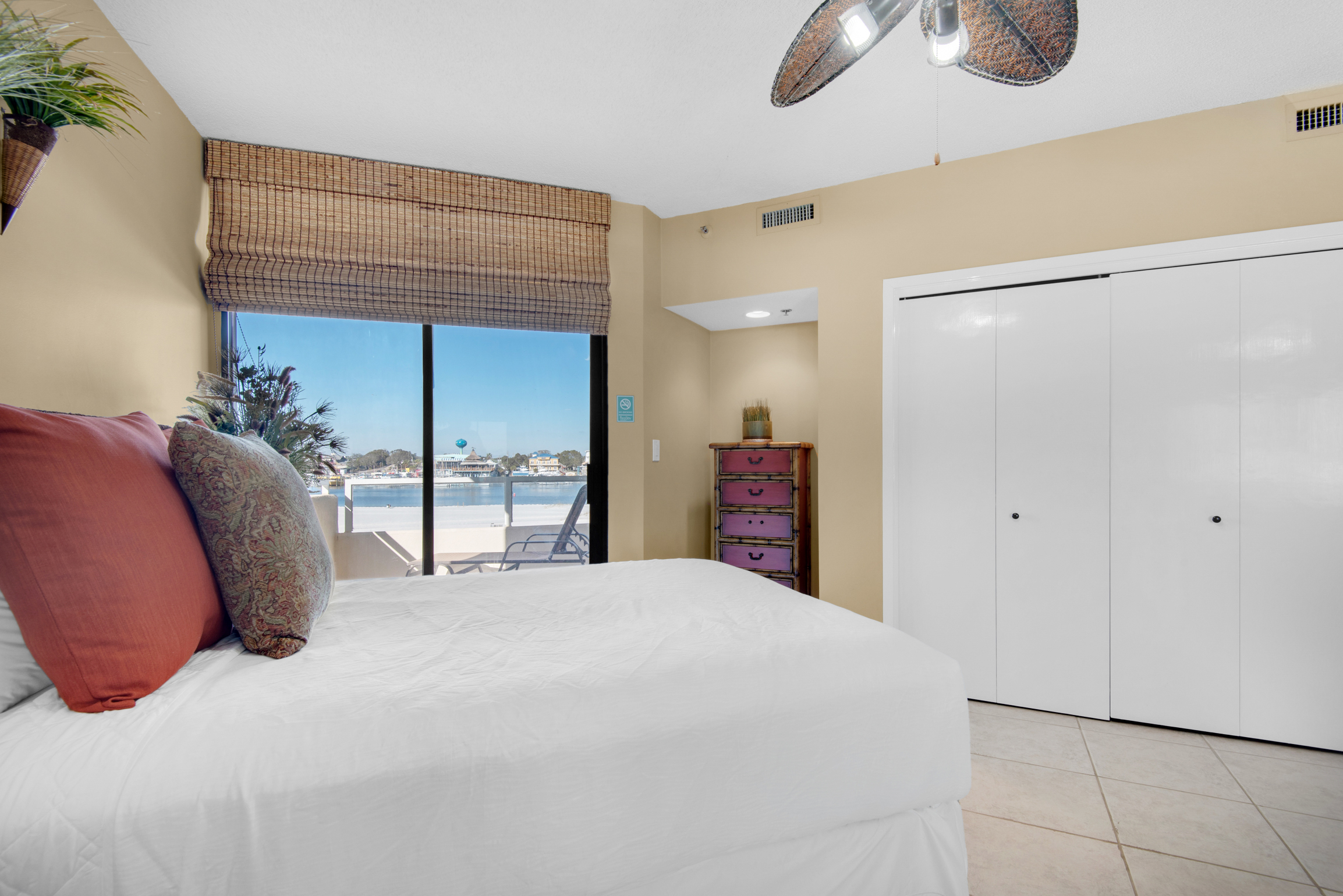 Destin 3 Bedroom Condo with waterfront balcony