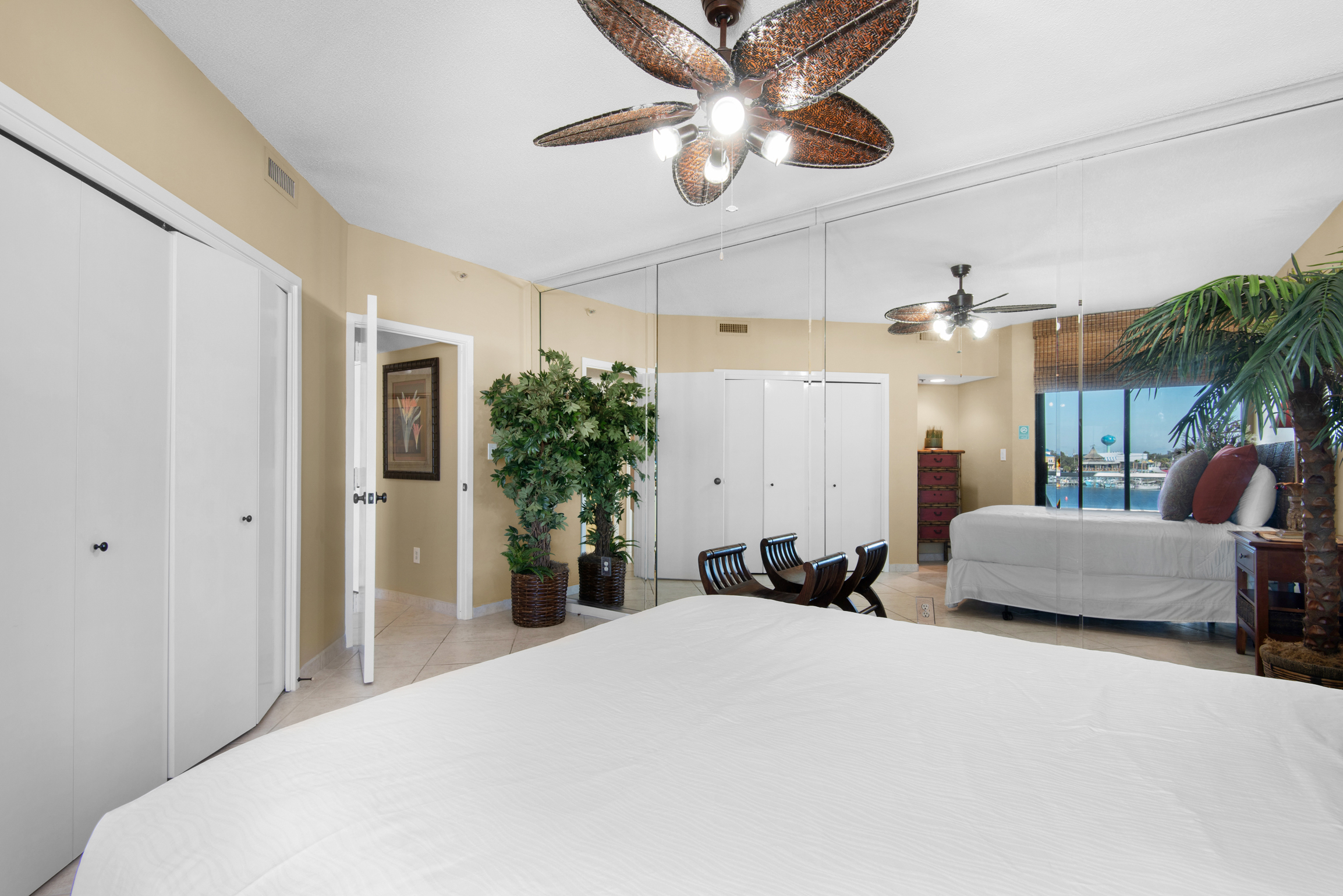 Destin 3 Bedroom Condo with waterfront balcony