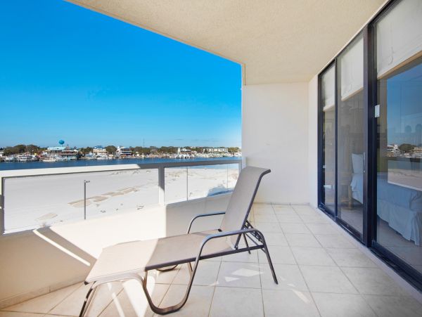 Destin 3 Bedroom Condo with waterfront balcony