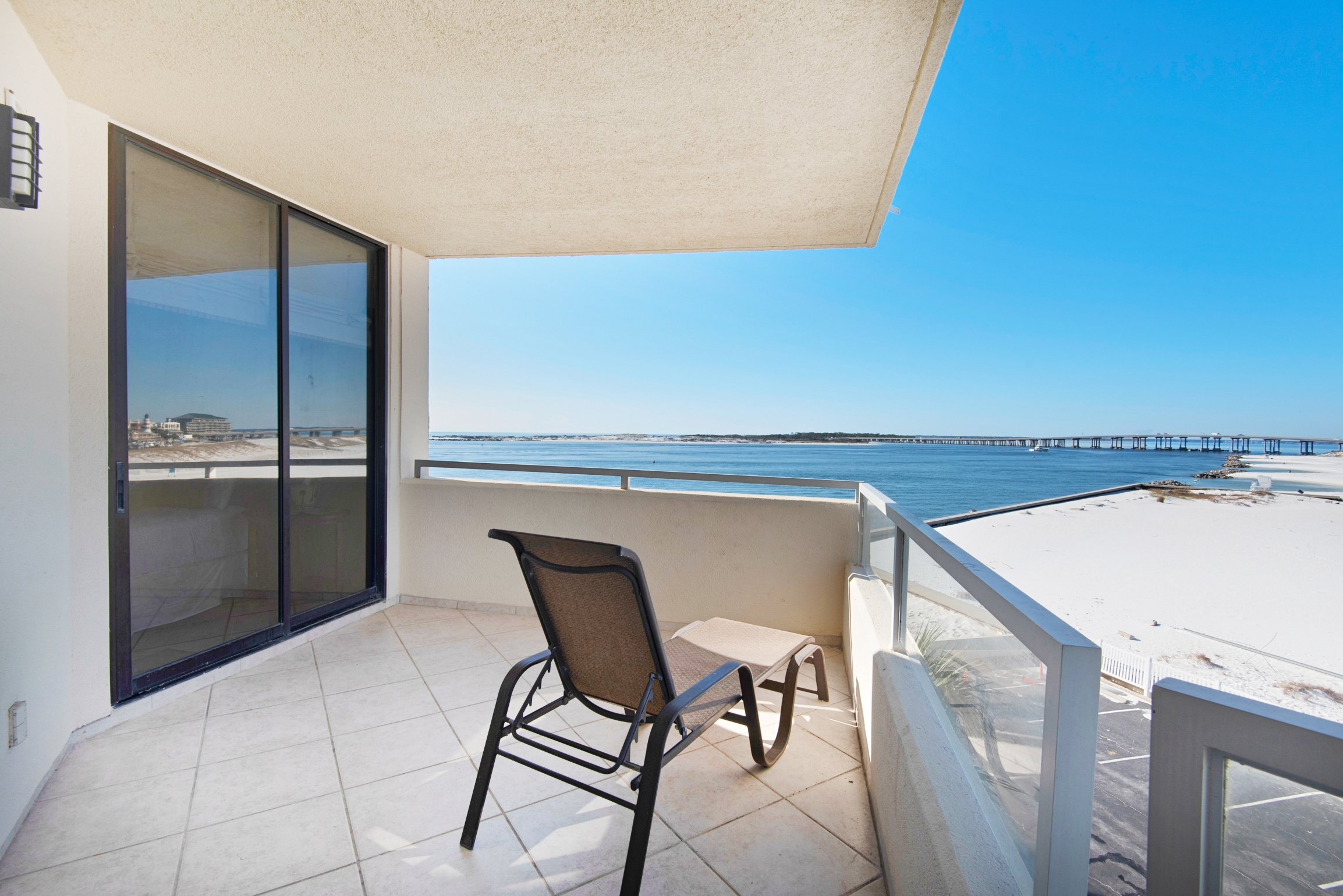 Destin 3 Bedroom Condo with waterfront balcony
