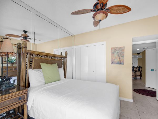 Destin 3 Bedroom Condo with waterfront balcony