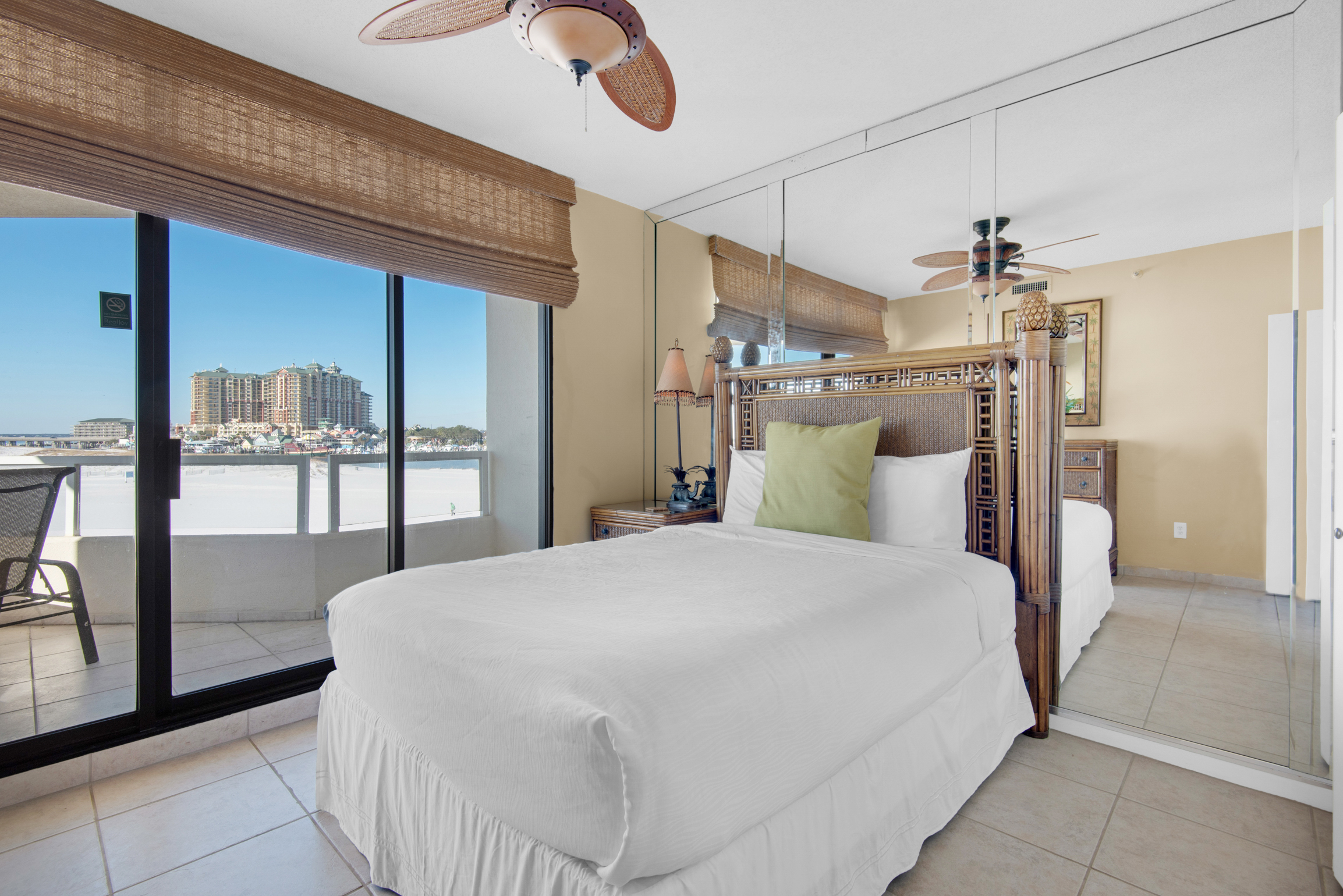 Destin 3 Bedroom Condo with waterfront balcony