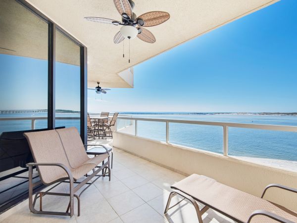 Destin 3 Bedroom Condo with waterfront balcony