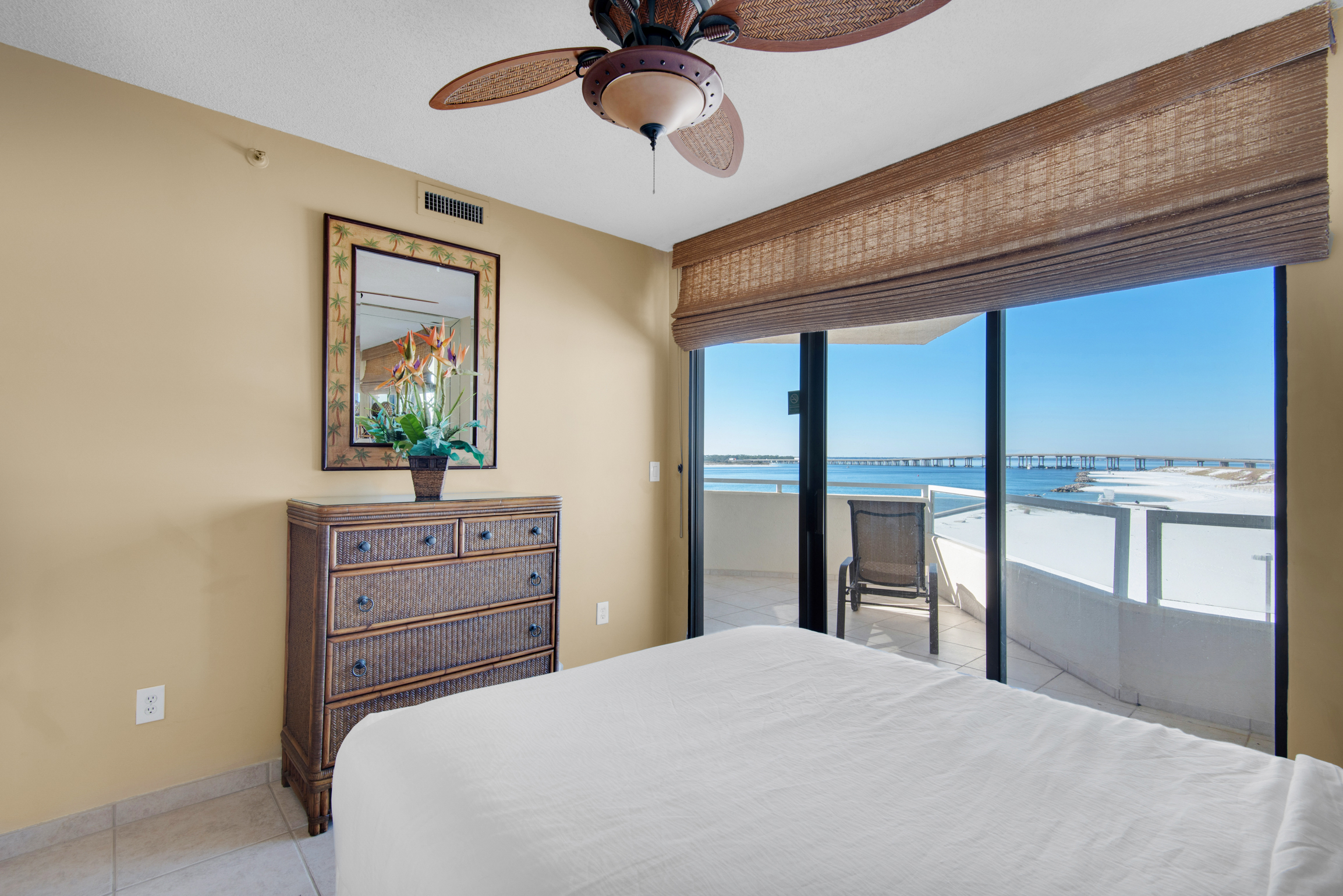 Destin 3 Bedroom Condo with waterfront balcony