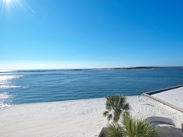 Destin 3 Bedroom Condo with waterfront balcony