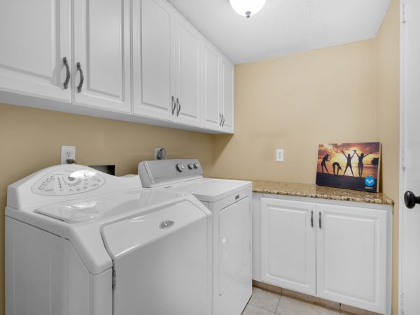 Destin 3 Bedroom Condo with waterfront balcony