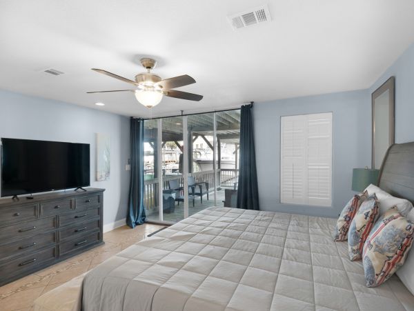 Destin Vacation Home Four Bedroom Walk to Beach
