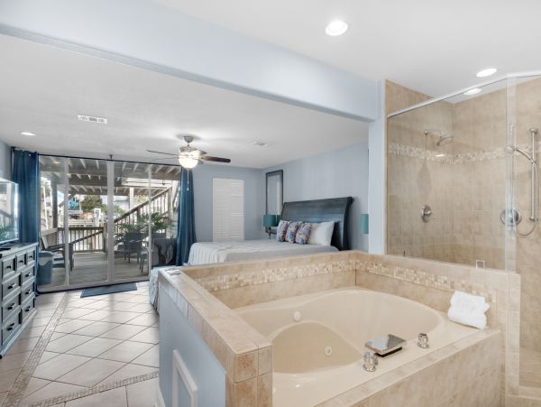 Destin Vacation Home Four Bedroom Walk to Beach