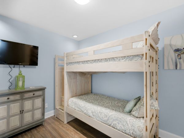 Destin Vacation Home Four Bedroom Walk to Beach