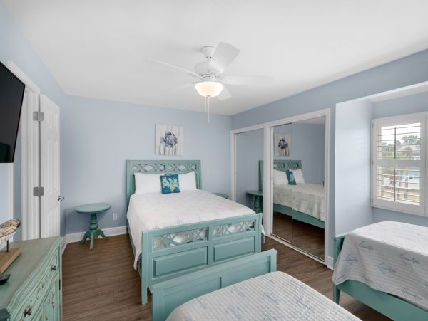 Destin Vacation Home Four Bedroom Walk to Beach