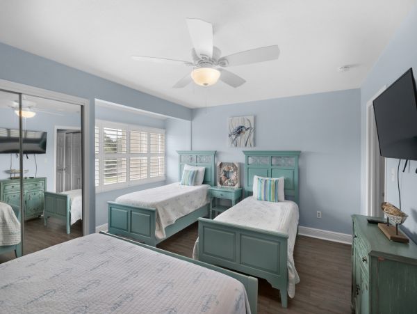 Destin Vacation Home Four Bedroom Walk to Beach
