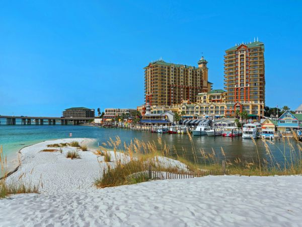 Destin Vacation Home Four Bedroom Walk to Beach