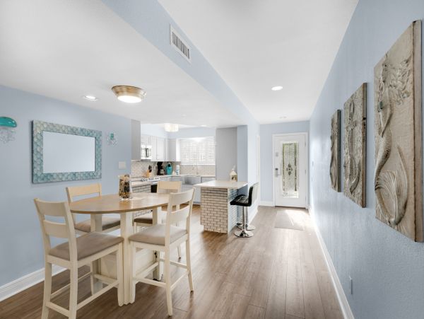 Destin Vacation Home Four Bedroom Walk to Beach