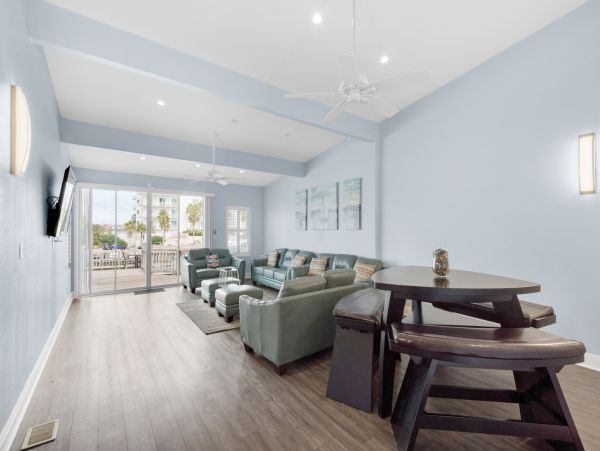 Destin Vacation Home Four Bedroom Walk to Beach