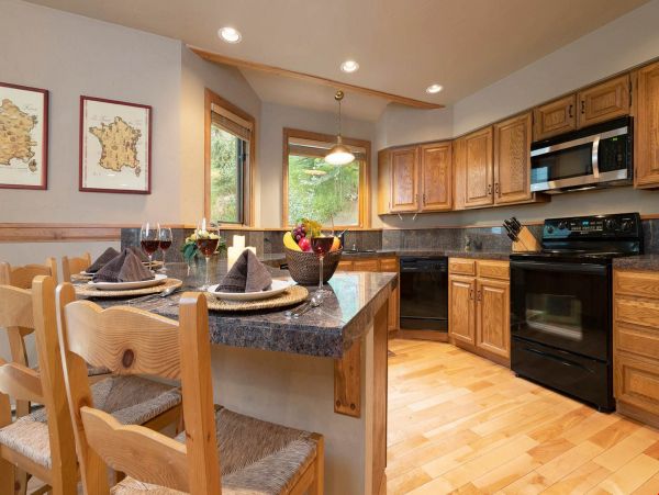 Mountain Views Vail Vacation Townhouse Four Bedrooms