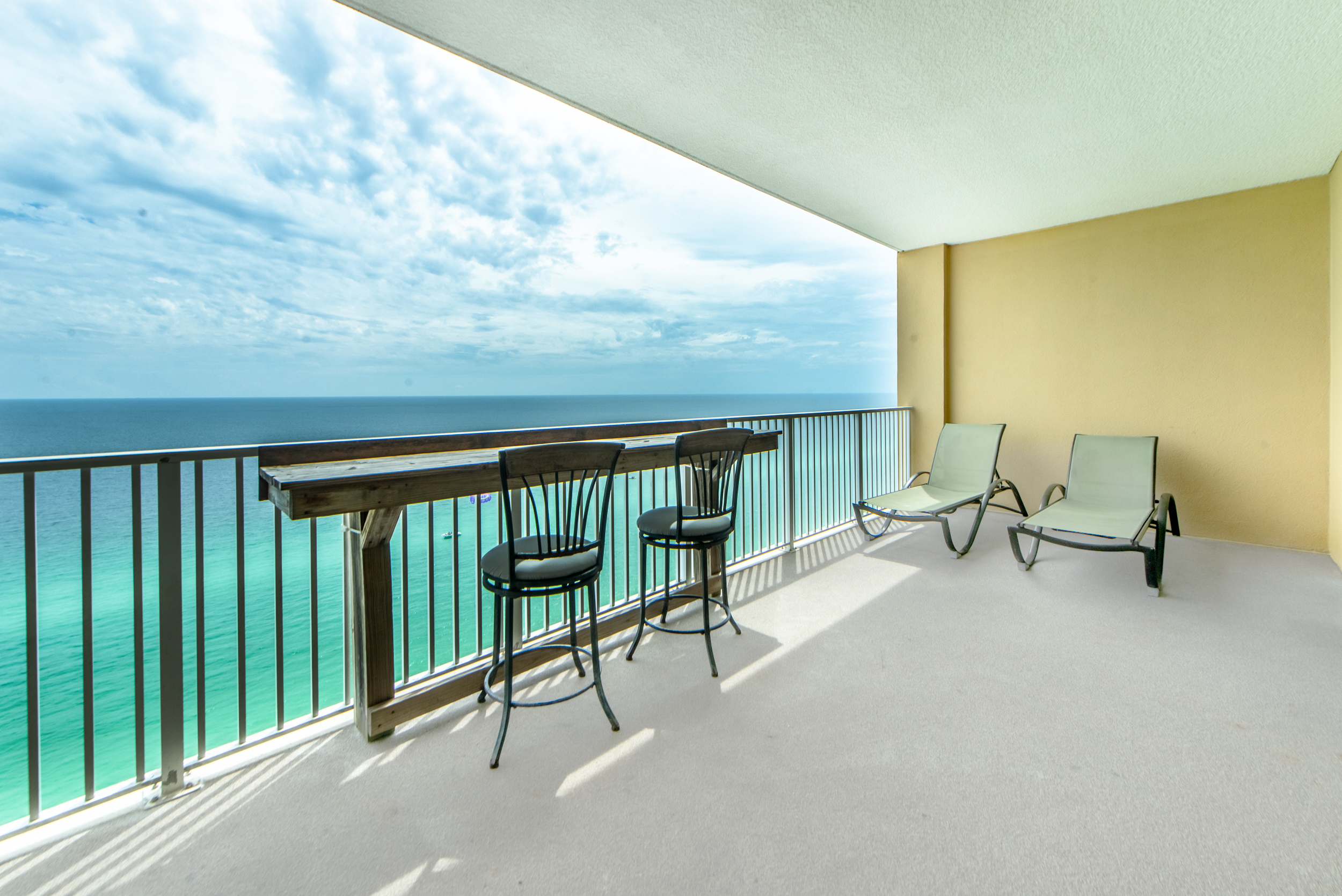 PANAMA BEACH TOP FLOOR CONDO WITH VIEW!