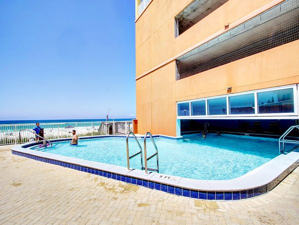 PANAMA BEACH TOP FLOOR CONDO WITH VIEW!