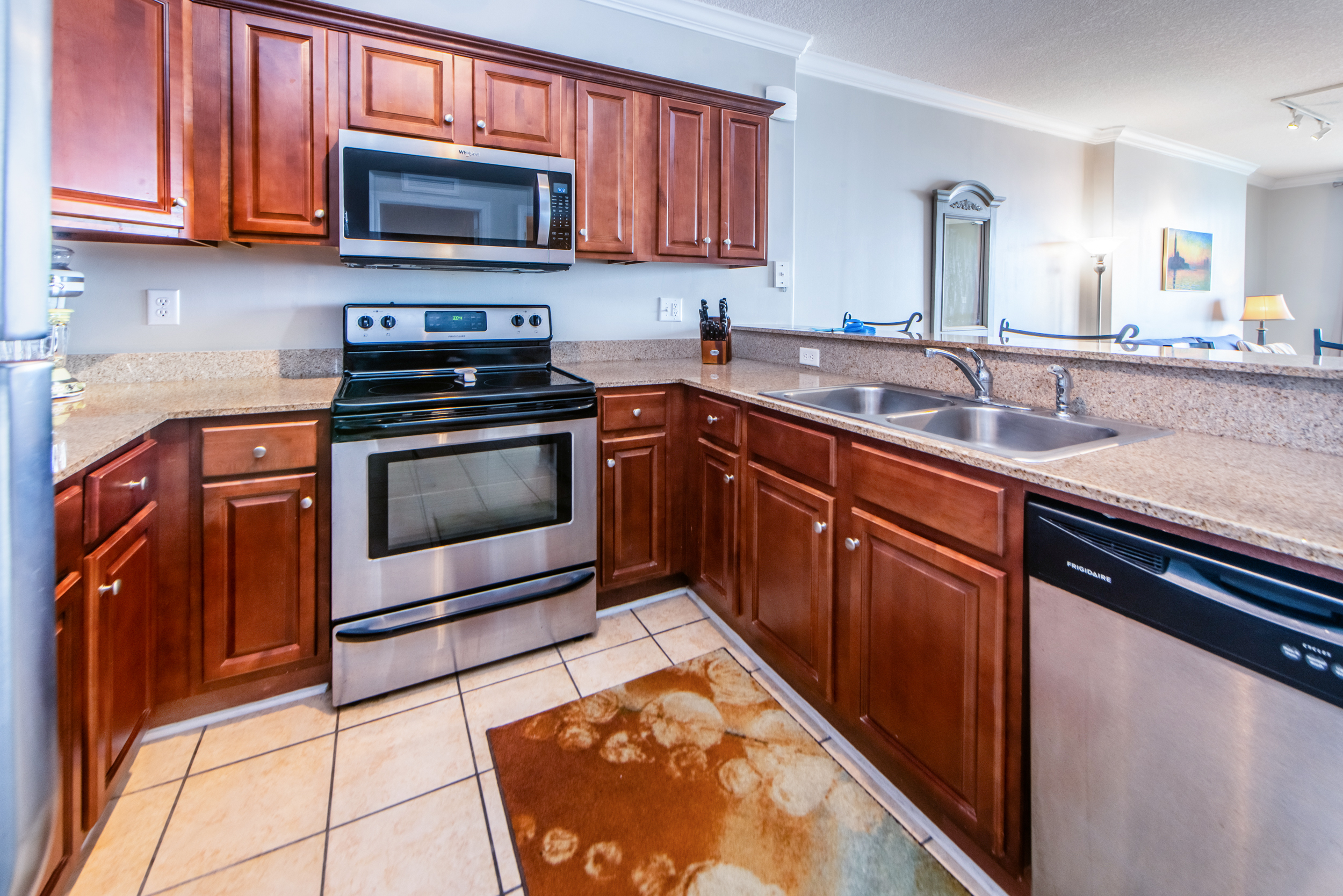 PANAMA BEACH TOP FLOOR CONDO WITH VIEW!