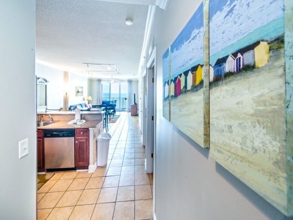 PANAMA BEACH TOP FLOOR CONDO WITH VIEW!