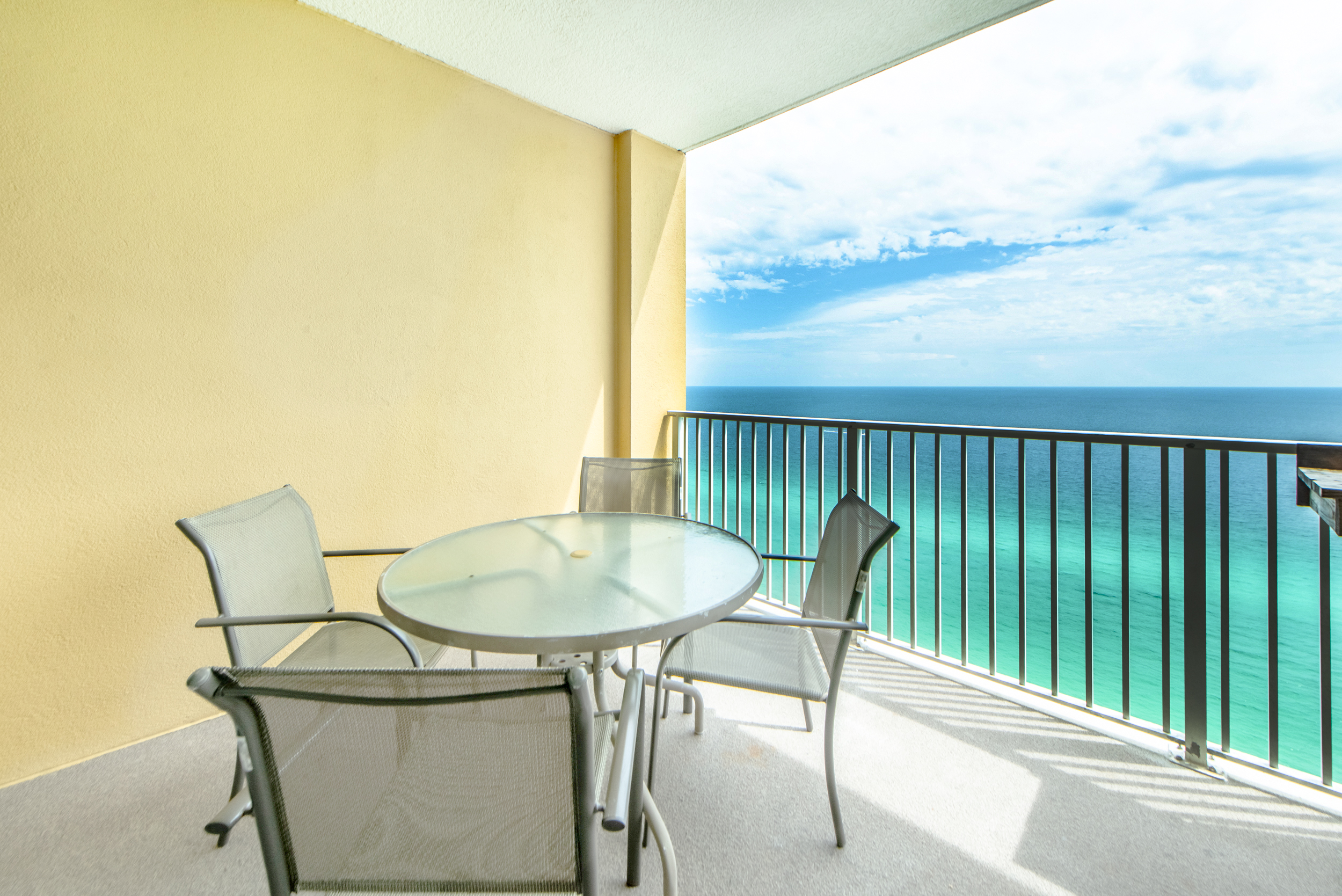 PANAMA BEACH TOP FLOOR CONDO WITH VIEW!