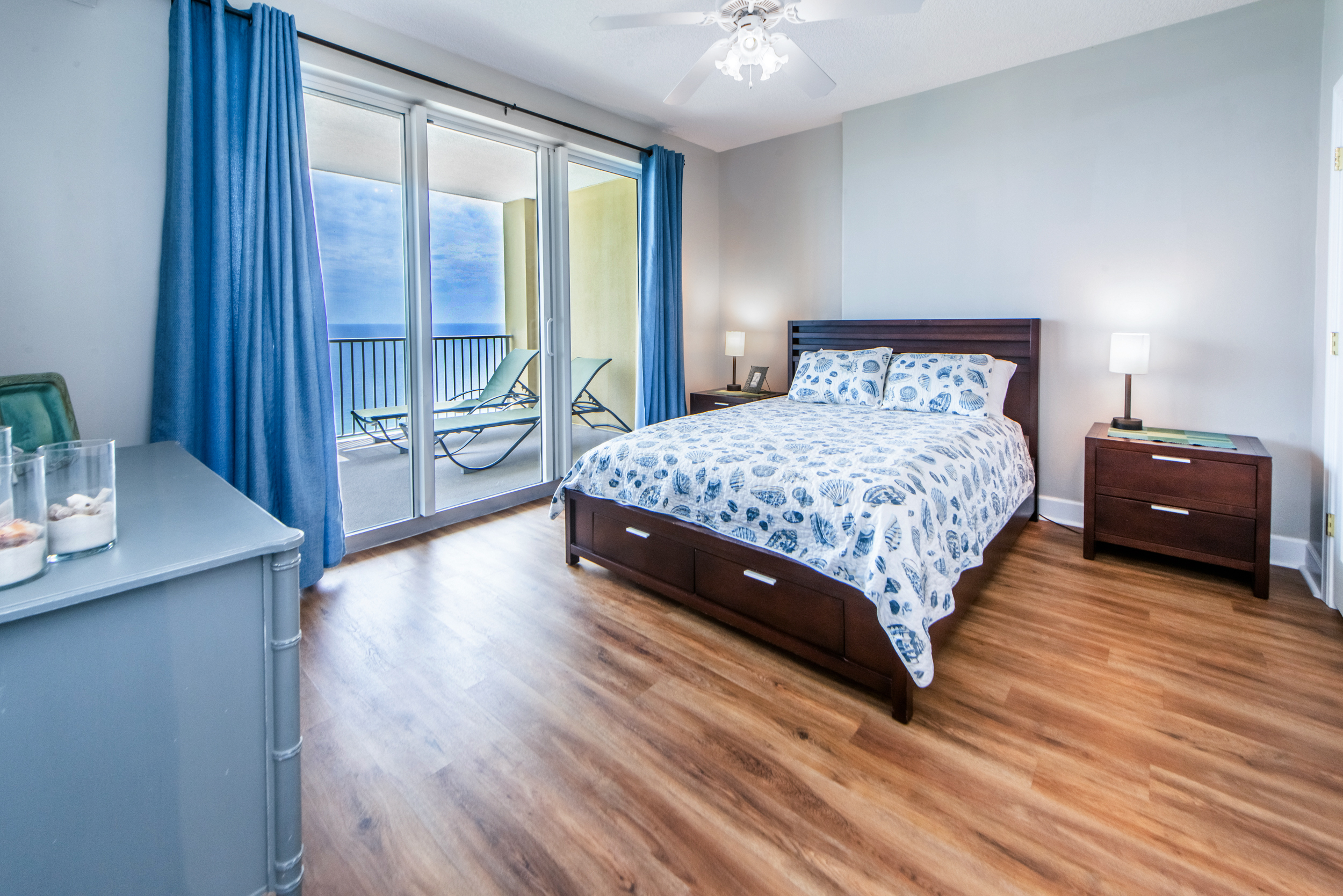 PANAMA BEACH TOP FLOOR CONDO WITH VIEW!