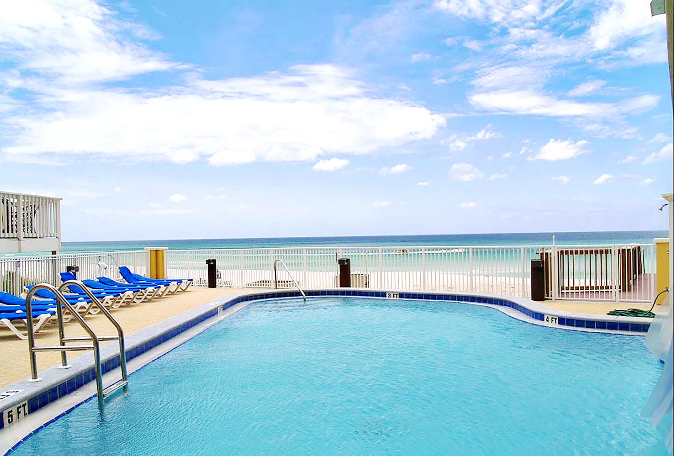 PANAMA BEACH TOP FLOOR CONDO WITH VIEW!
